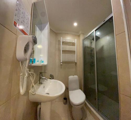 Un baño de Gudauri Hut Hotel