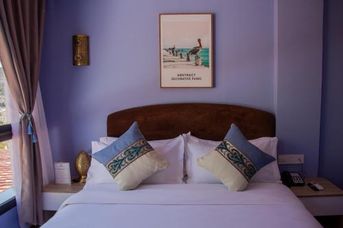 a bedroom with a bed and a picture on the wall at VANCII Hotel in Chefchaouene