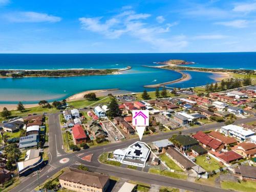an aerial view of a town next to a body of water at Entire Residential Home - Lake Illawarra And Beachside Home Sleeps 12 in Lake Illawarra