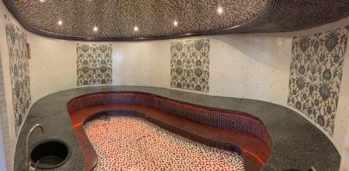 a room with a table in a room with at SPA-Hotel Dodo in Zhytomyr