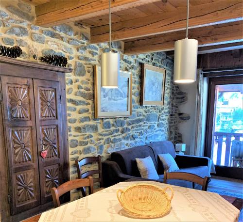 Χώρος καθιστικού στο TROIS COURONNE Appartamenti di Charme ad uso turistico VDA La Salle