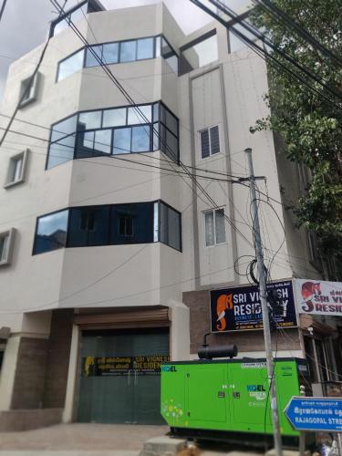 El edificio en el que está el hotel