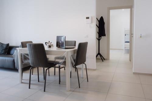 a dining room with a table and chairs at Malù B&B in Cimitile