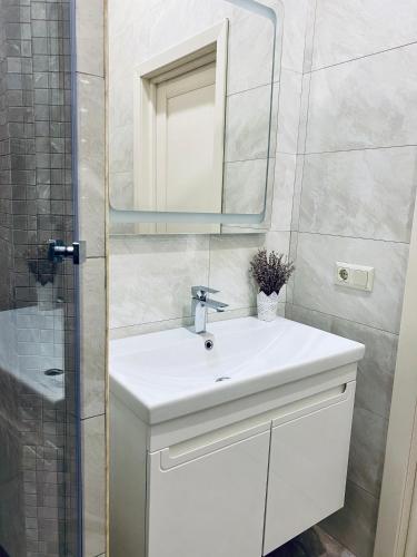 Ένα μπάνιο στο MAGNIT Apartments у самого моря