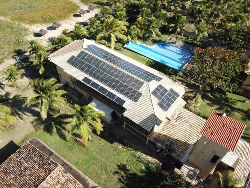an overhead view of a house with a swimming pool at Pousada Praia das Ondas - Pé na areia in Itacimirim