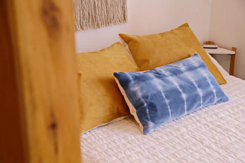 a bed with a blue pillow on top of it at CHIVILCOY APART in Chivilcoy