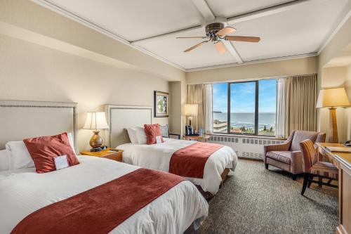 Ένα ή περισσότερα κρεβάτια σε δωμάτιο στο The Hotel Captain Cook