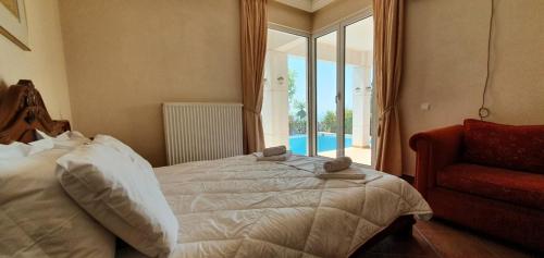 A bed or beds in a room at Athenian Luxury Villa in Glyfada