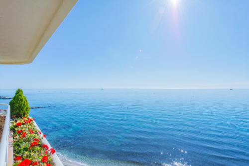 Beachfront Apartment Marbella Center photo 39