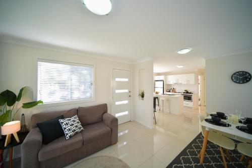 Gallery image of Craig's Place, 2br Short Term Accommodation - Western Sydney Area in Colyton