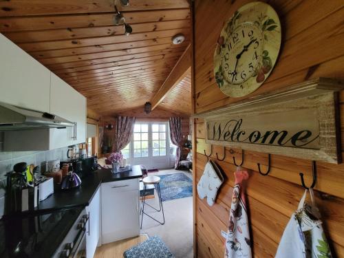 Gallery image of Cosy wood cabin in rural area near national park in Cumnock
