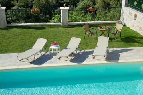 Bazén v ubytování superb villa with private pool peaceful location nebo v jeho okolí