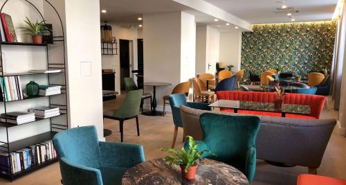 Hotel Apolonia Paris Montmartre; Sure Hotel Collection by Best Western, Paris, Franţa