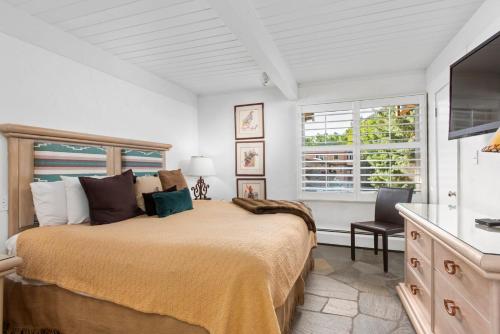 a bedroom with a large bed and a window at Deluxe Three Bedroom - Aspen Alps 201 in Aspen