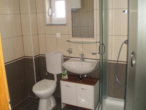 Koupelna v ubytování Apartments GUNJA