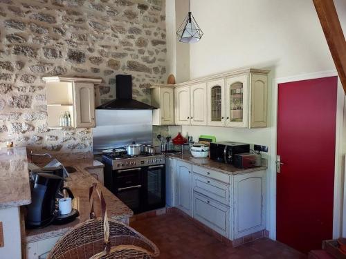Una cocina o zona de cocina en Maison de vacances en Morvan