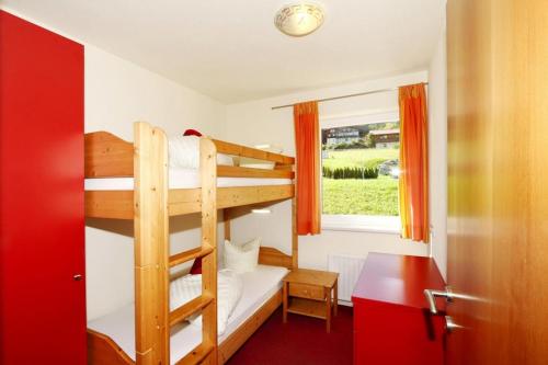 Ein Etagenbett oder Etagenbetten in einem Zimmer der Unterkunft Apartments home Isegrim Altenmarkt - OSB02010-DYC