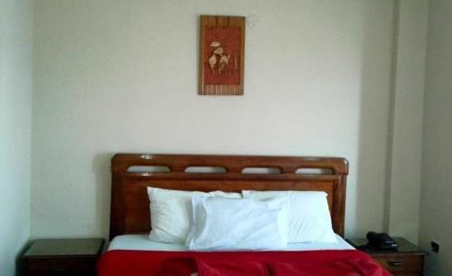 Gulta vai gultas numurā naktsmītnē Hotel Red Himalayan