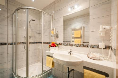 Kylpyhuone majoituspaikassa Hotel Landhof Simeter