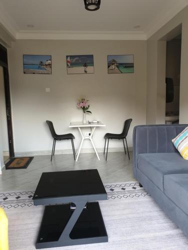 Posezení v ubytování BLT Suites - Furnished Apartments