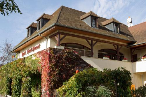 Bangunan di mana terletaknya hotel