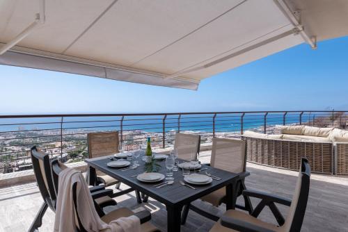 Luxury Villa Maria private heated pool Free Car except Christmas