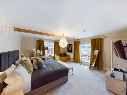 Lion & Swan Hotel, Congleton (updated prices 2025) - Lion And Swan Congleton Four In A Bed