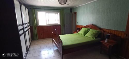 Ένα ή περισσότερα κρεβάτια σε δωμάτιο στο Maison chaleureuse dans un cadre calme et agréable