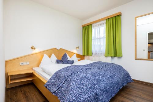 Un ou plusieurs lits dans un hébergement de l'établissement Michis Aparthotel