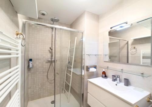 Viva Riviera - Modern Brand New 1 Bedroom Palais Foch