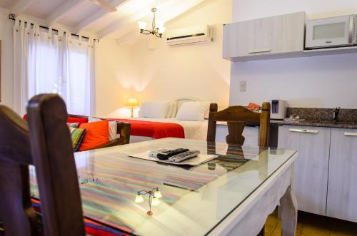 a kitchen and living room with a table and a bed at La Casona Hotel Boutique in Asuncion