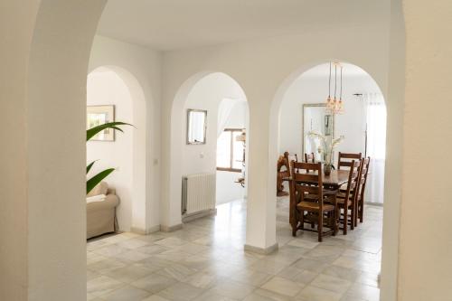 Villa Almalovia - 4 Bedroom Villa with Private Pool & garden near Nerja