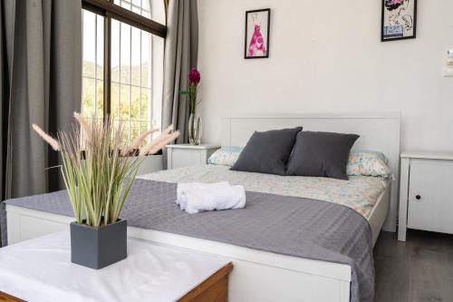 Villa Almalovia - 4 Bedroom Villa with Private Pool & garden near Nerja
