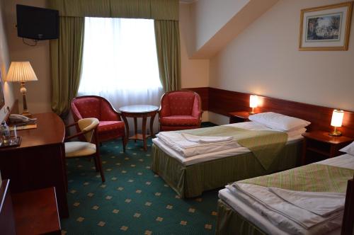 Posteľ alebo postele v izbe v ubytovaní Hotel Batory