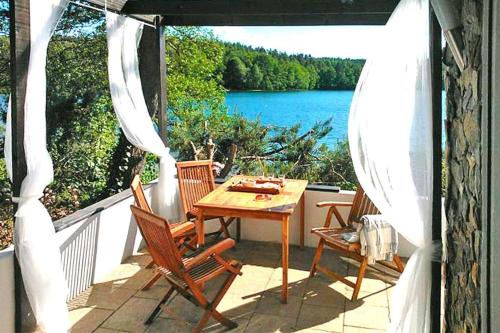 A wonderful holiday home with lake access