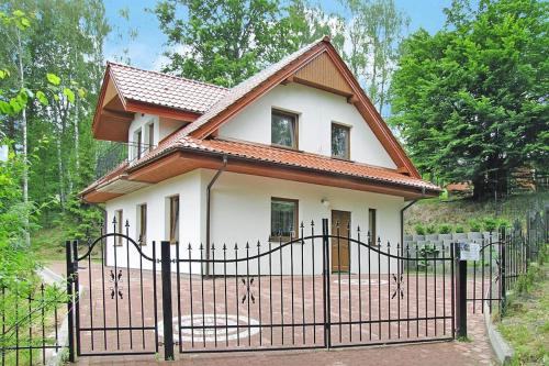 Holiday Home in Kretowiny near Lake