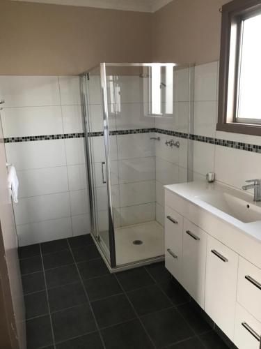 Ένα μπάνιο στο Motel Stawell