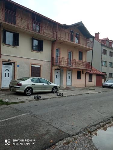 a silver car parked in front of a building at Apartman Radoman in Cetinje