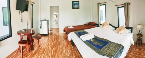 Postel nebo postele na pokoji v ubytování Noppakhun Resort