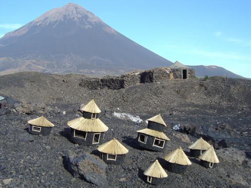 a group of small shelters on a mountain at Ciza e Rose in Portela
