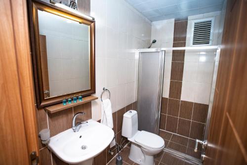 Kamar mandi di Nova Suite Residence