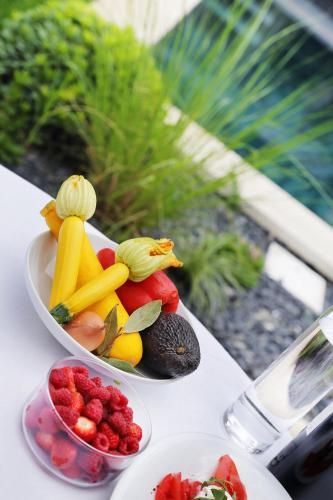 a bowl of fruits and vegetables on a table at Le Clou de Louis in Bordeaux