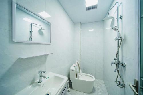 ห้องน้ำของ Longhushan Hanxiangju Homestay