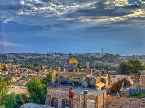 a view of the city of jerusalem with a mosque at New Citadel Hostel in Jerusalem