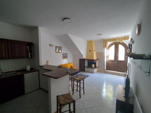 a kitchen with a table and chairs in a room at Le Casette di Franco & Anna in Assisi