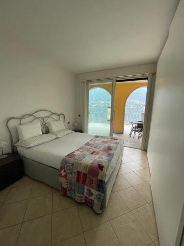 En eller flere senge i et værelse på Cottage il Cigno con accesso al lago - Como Lake