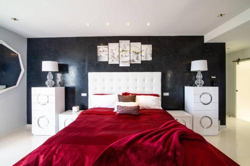 Ένα ή περισσότερα κρεβάτια σε δωμάτιο στο Skyline Luxury 5 Star Condo