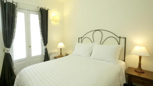 A bed or beds in a room at Hotel de la Rabida