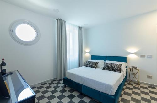 a bedroom with a blue bed and a window at RIAMA AGRIRESORT in Naples