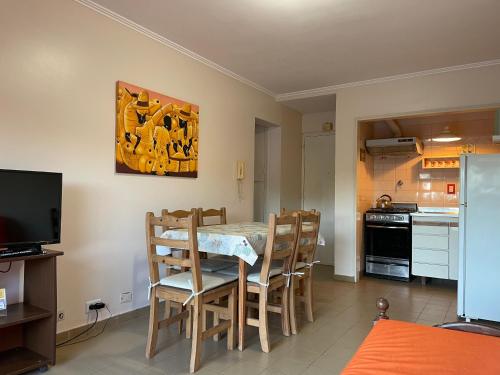 a kitchen and dining room with a table and chairs at Sol y Arena Plaza in San Clemente del Tuyú